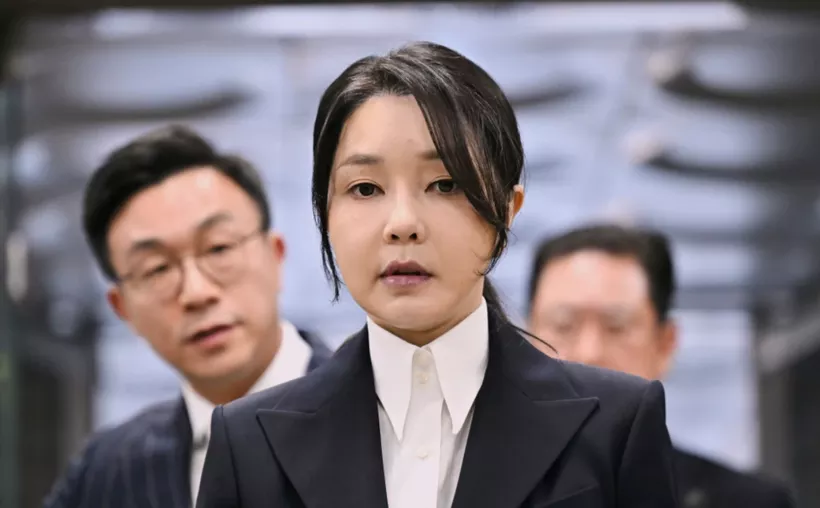 Dan 20 meses de prisión a exprimera dama surcoreana por corrupción