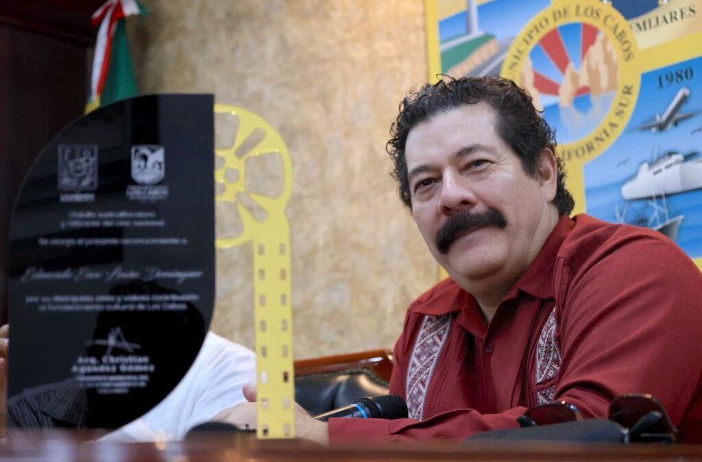 Entregan reconocimiento al actor sudcaliforniano Enoc Leaño en el marco de la semana del cine en Los Cabos