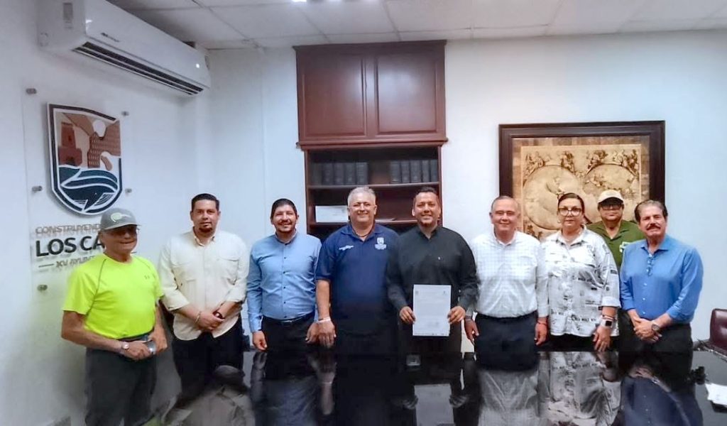 Recibe Aníbal Amador Castro nombramiento como encargado-del despacho de la crónica municipal