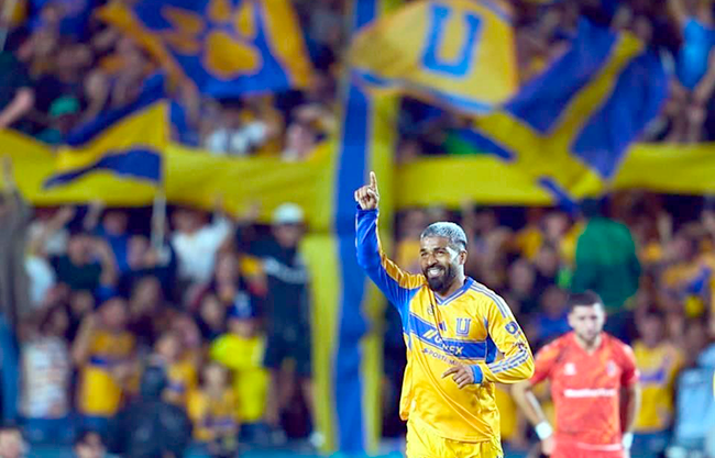 Doblete del ‘Búfalo’, Tigres golea y avanza a Octavos de la Concachampions