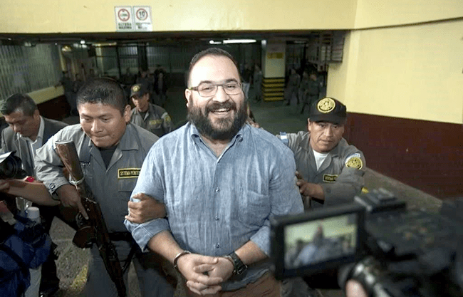 Imputan otro delito a Javier Duarte; seguirá preso