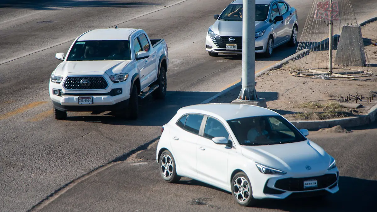 La Paz modifica su reglamento: permitirán vueltas con semáforo en rojo