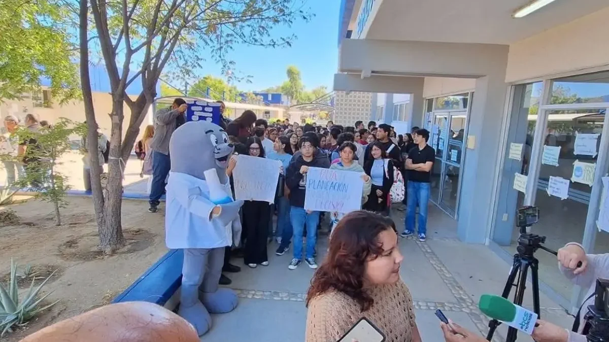 Manifestación del Tecnológico La Paz: exigen apertura de más grupos y más