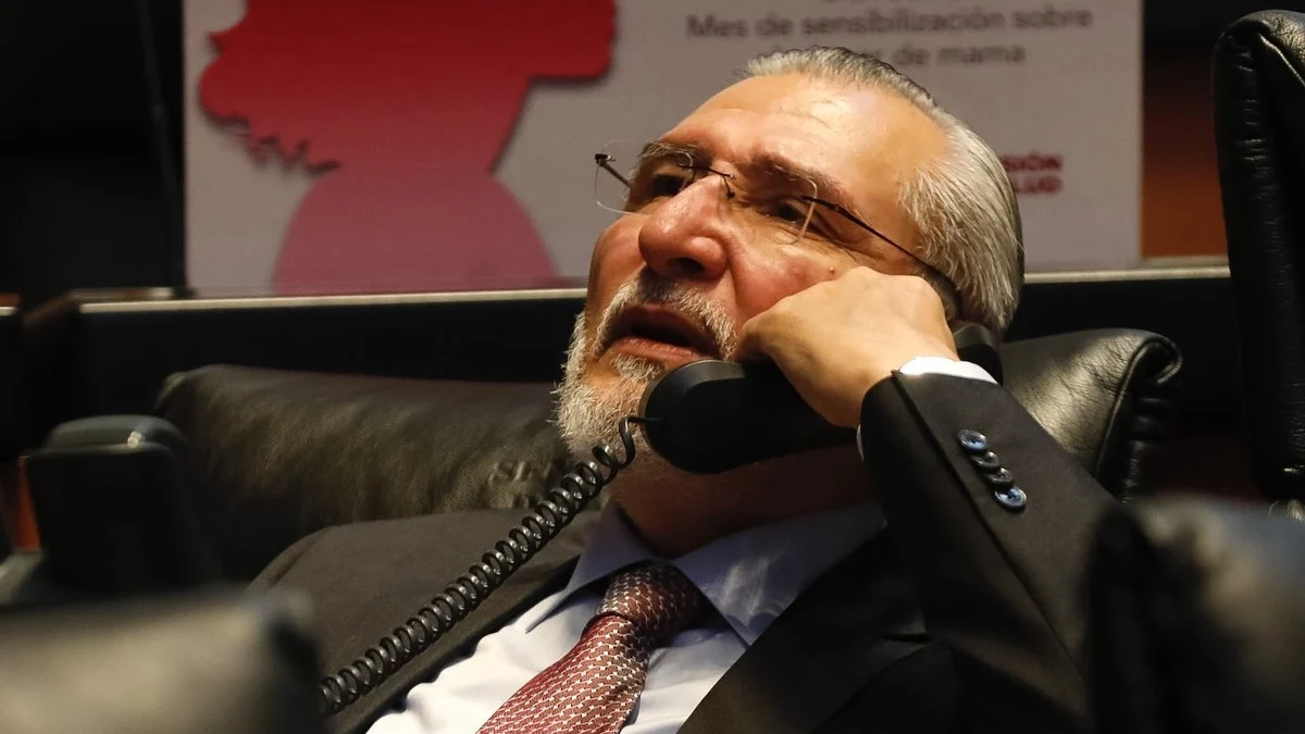 Adán deja en el Senado élite dorada de rancheros ricos, expriistas y acólitos