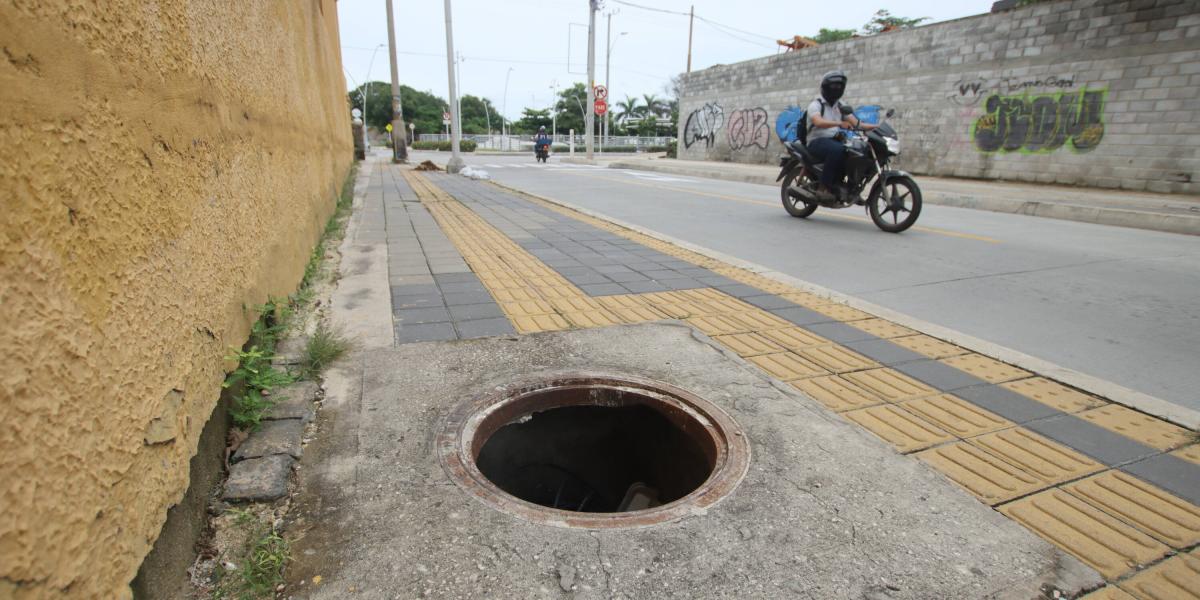 En un mes se han cambiado 30 tapas de alcantarillas en vialidades de La Paz: Oomsapas 