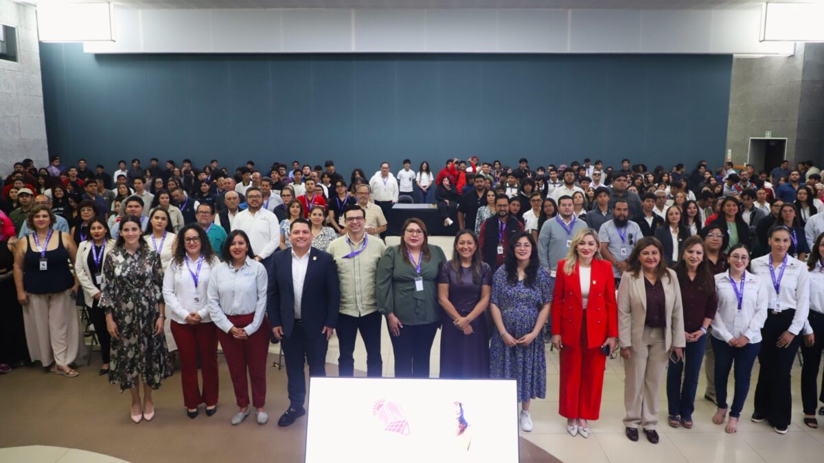 Reúnen a más de 300 participantes en foro sobre soberanía energética