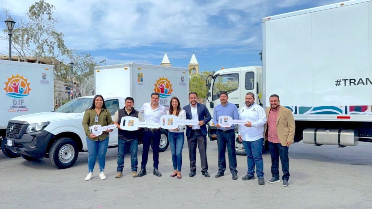 Entrega alcalde Christian Agúndez nuevas unidades para áreas operativas del Ayuntamiento de Los Cabos