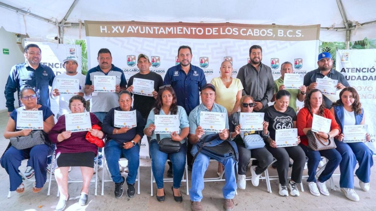 Entrega Christian Agúndez apoyos asistenciales a 20 familias de San José del Cabo por el orden de los 300 mil pesos