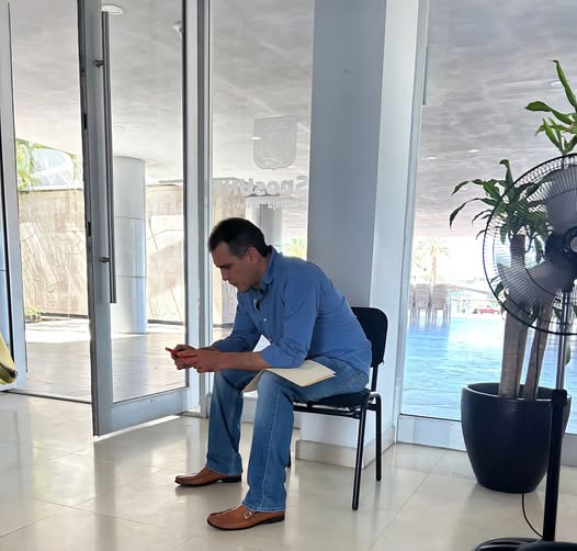 AGUAS! / César Piñeda Geraldo