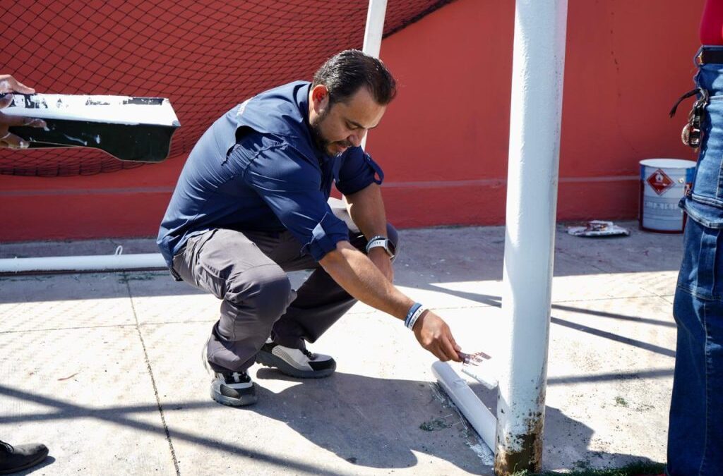 Encabeza Christian Agúndez rehabilitación de parque y unidad deportiva en la colonia Jacarandas.