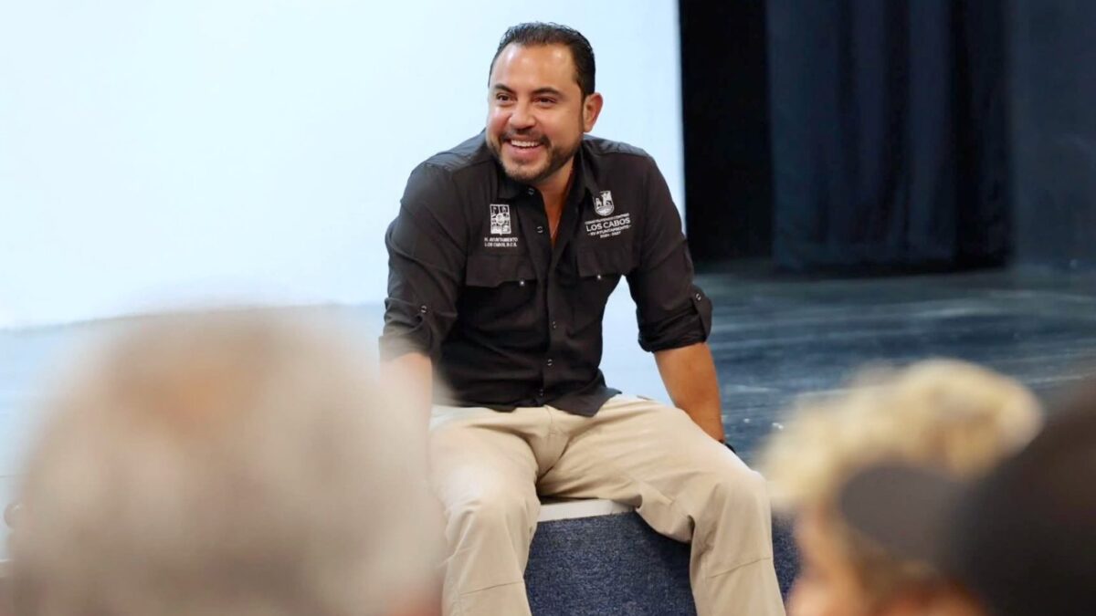 Establece Christian Agúndez mecanismos de respuesta inmediata a demandas en colonias de Los Cabos.