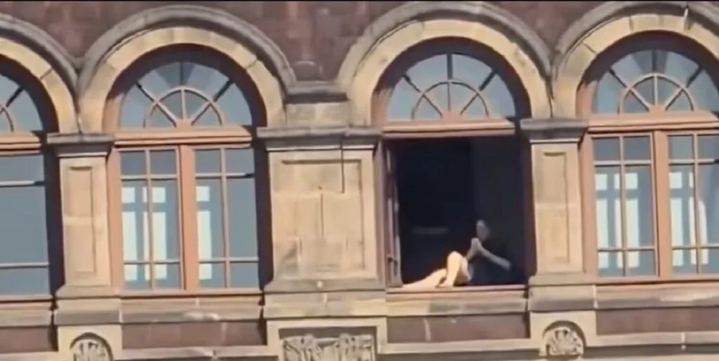 Exhiben a Infodemia: video de mujer tomando el sol en Palacio Nacional no es IA