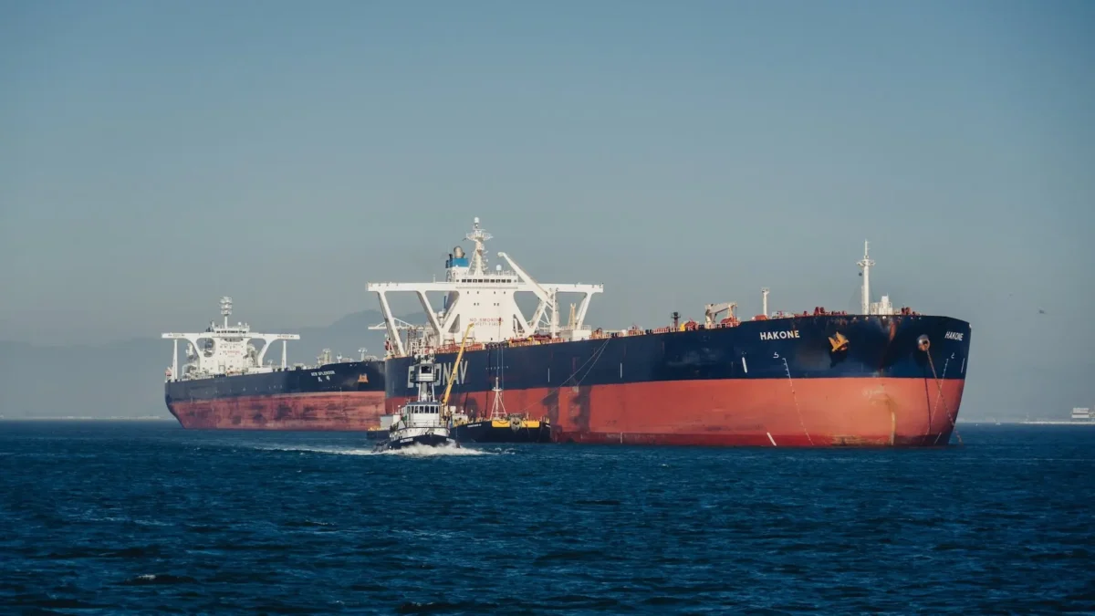 Buque ruso con 730 mil barriles de crudo está por atracar en Cuba