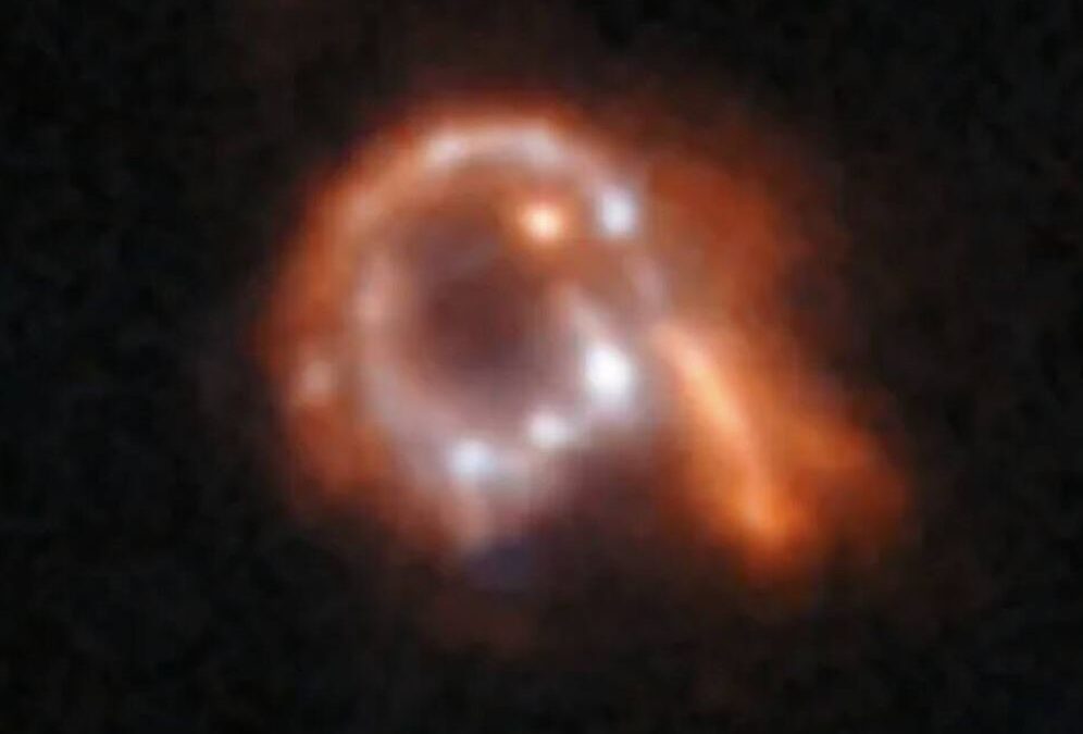 Una IA analiza las imágenes del Hubble y detecta ‘medusas’, ‘hamburguesas’ y otros 1.398 objetos inexplicables