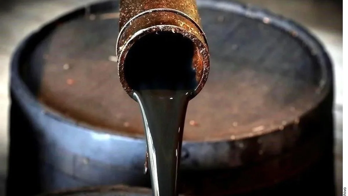 Precio del petróleo supera los 115 dólares por barril; mercados accionarios anticipan un lunes negativo