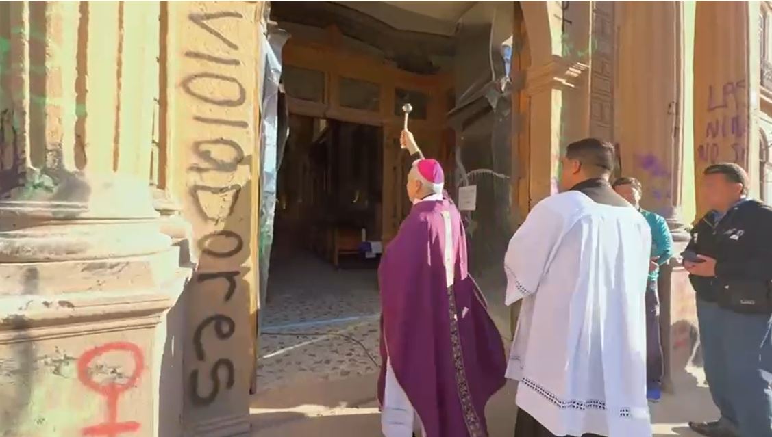 Arquidiócesis realiza exorcismo en iglesia dañada en marcha