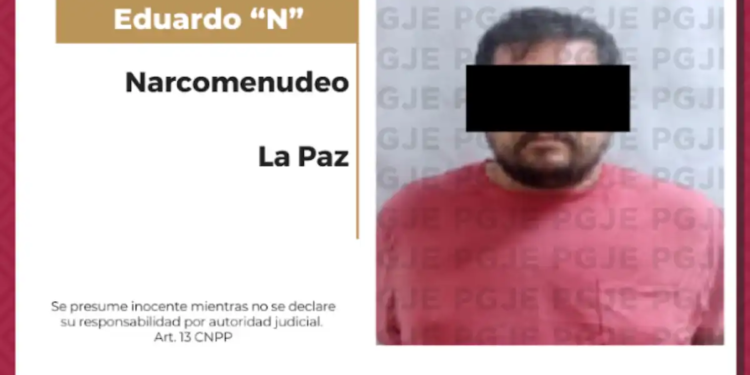 Detienen a hombre en La Paz por posesión de droga durante patrullaje