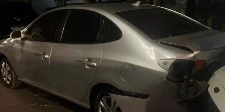 Chocó 4 automóviles y se dio a la fuga