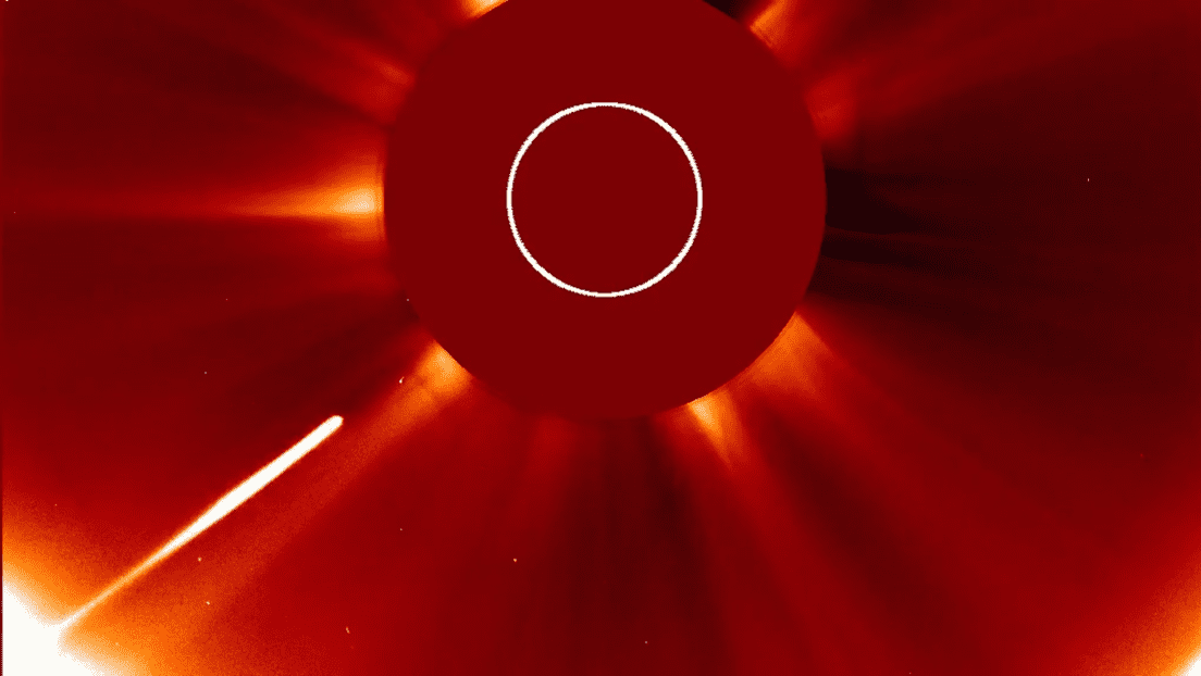 El cometa más brillante en el cielo desaparece en un dramático final cósmico