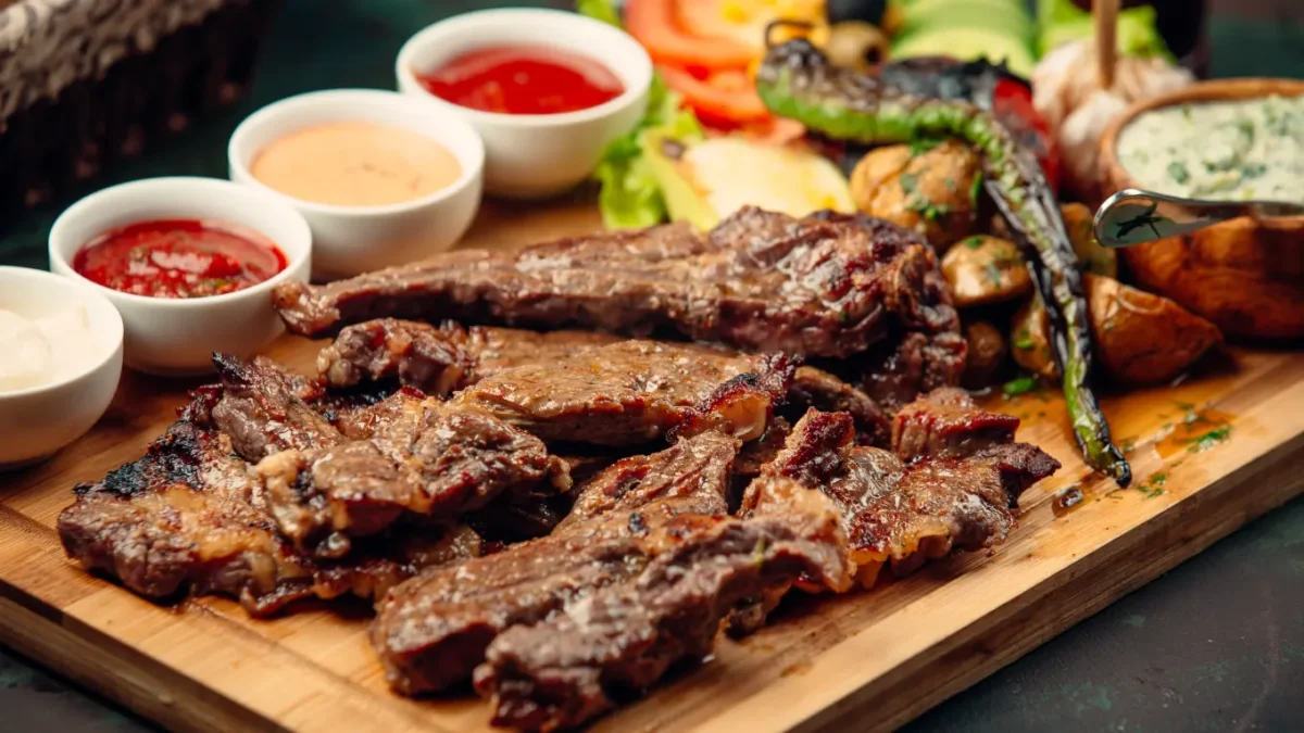 70 kilos de carne al año por persona: el dato que explica el poder de la carne asada en México