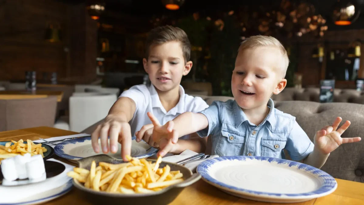 Día del Niño: ¿Por qué los restaurantes en México siguen ignorando a los niños en la mesa?