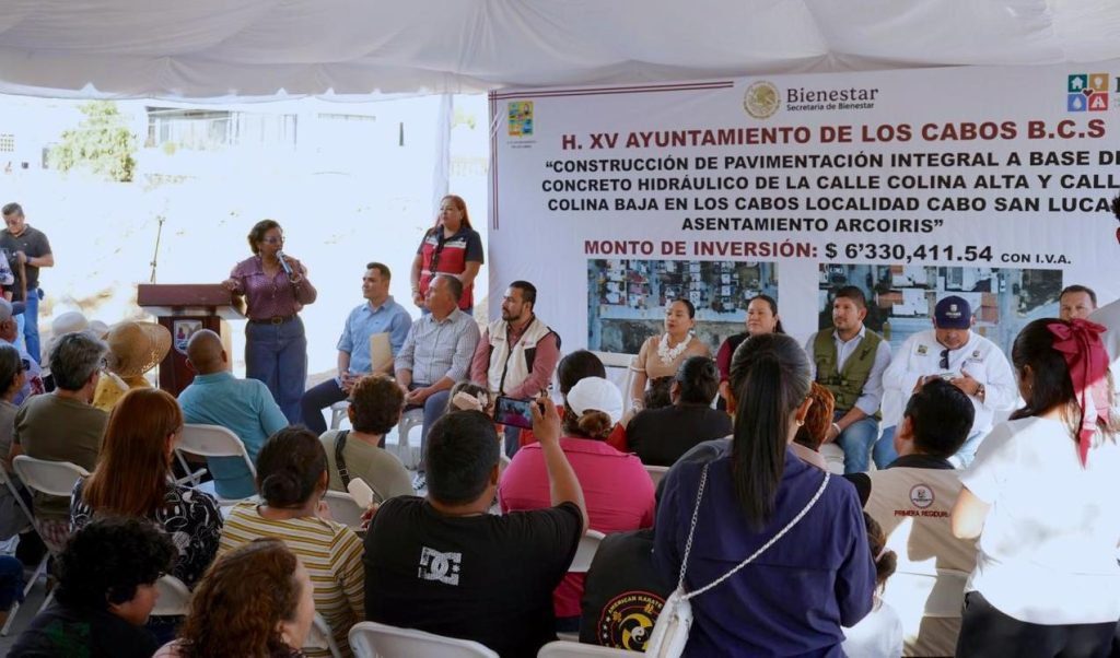 Entrega Ayuntamiento de Los Cabos pavimentación integral en colonia Arcoíris