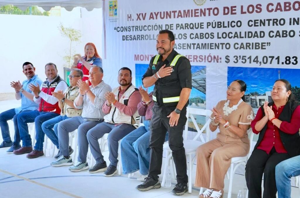 Alcalde Christian Agúndez entrega la construcción del parque público Centro Integrador de Desarrollo en la colonia El Caribe.
