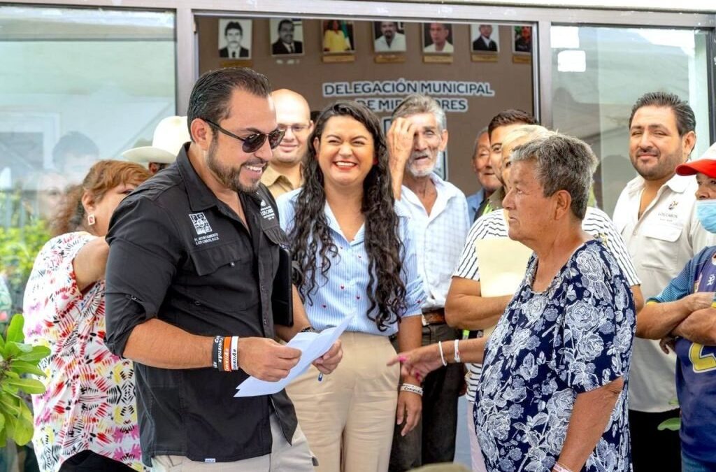 Alcalde Christian Agúndez atiende y escucha a la ciudadanía de Miraflores.