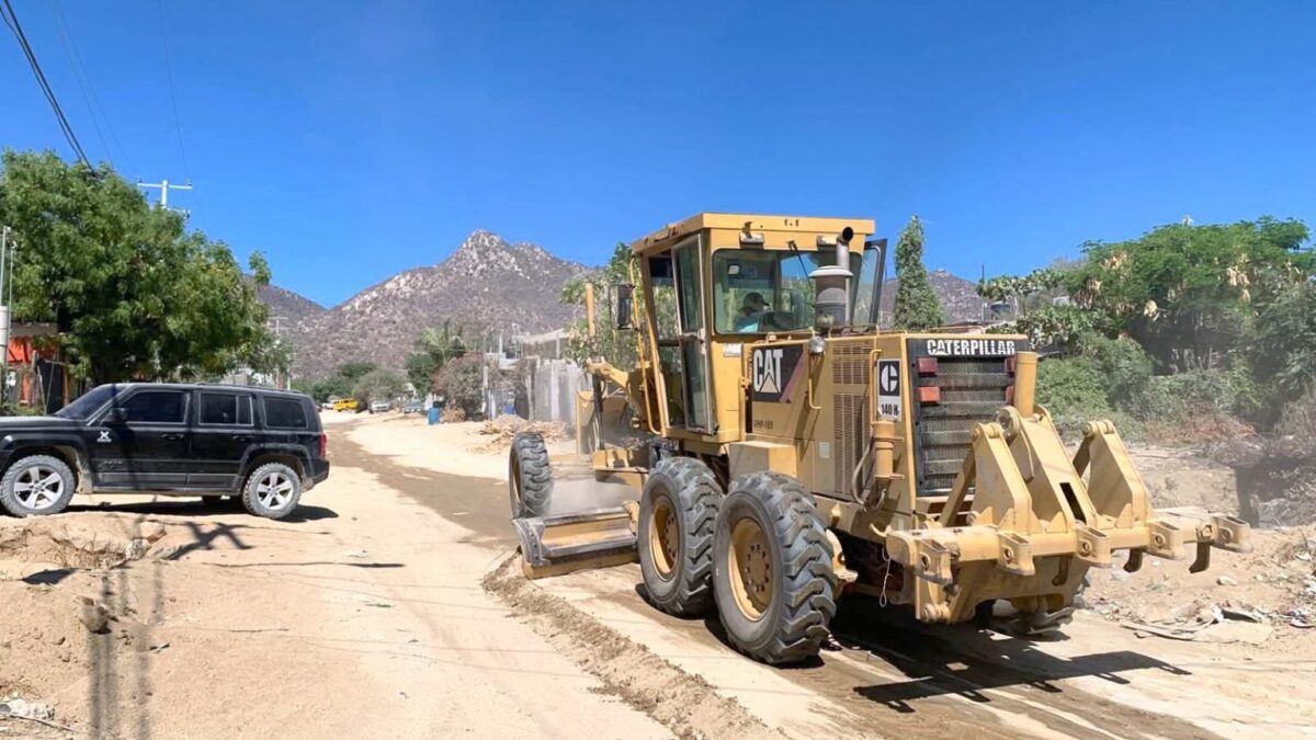 Rehabilita Servicios Públicos más de 87 kilómetros de brechas y caminos vecinales en San José del Cabo.