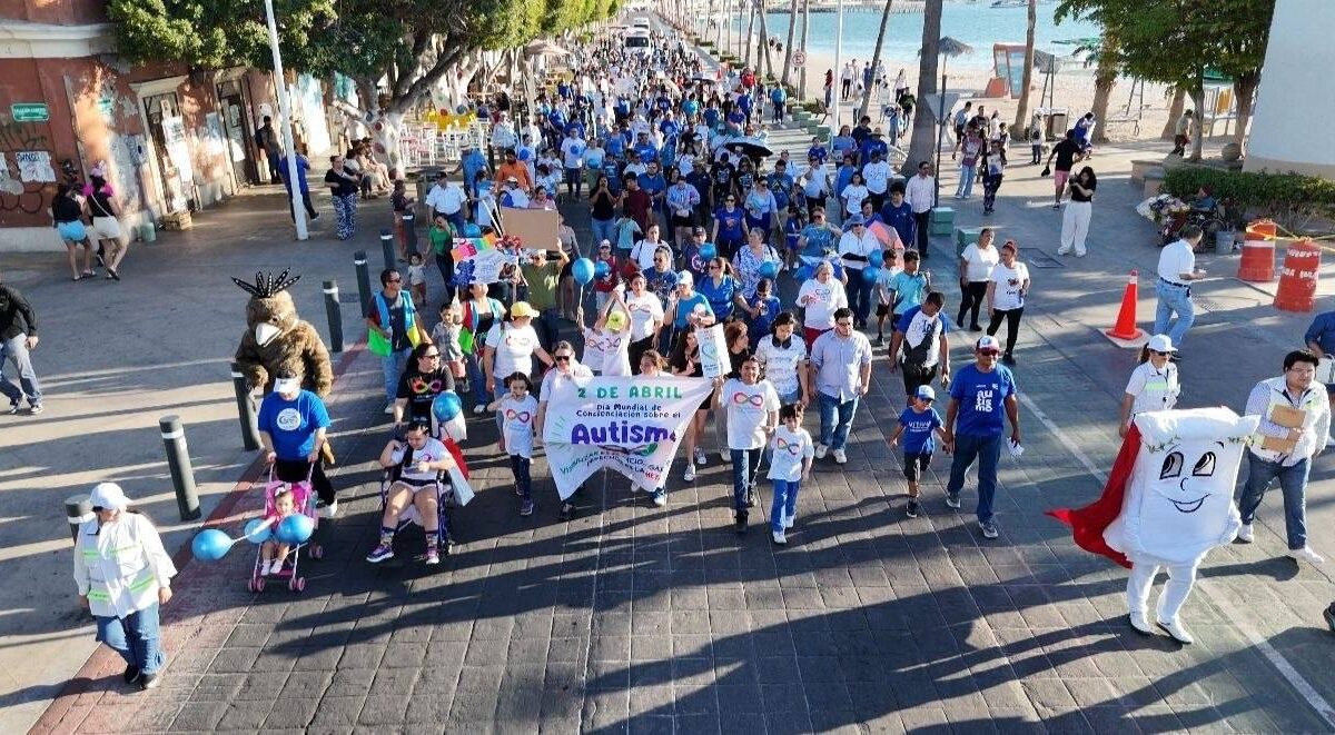 Más de 500 personas se suman a la “Gran Marcha por el Autismo 2026” en el malecón de La Paz