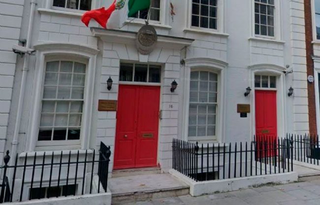 Hijo de Ebrard vivió seis meses en embajada de México en Londres; excanciller dice que fue un ‘ofrecimiento’