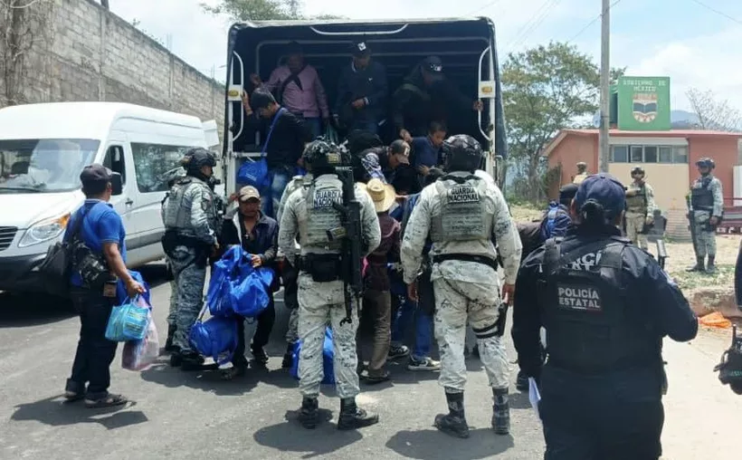 Familias regresan a Chilapa bajo resguardo de la Guardia Nacional