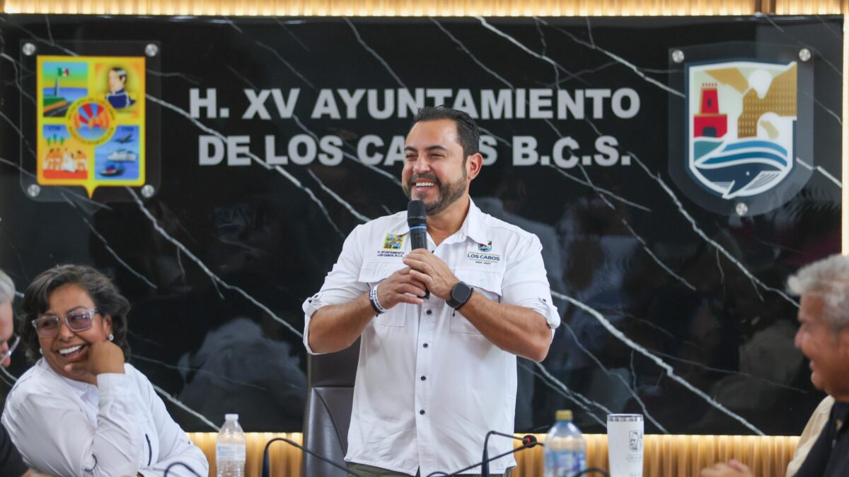 Encabeza Alcalde Christian Agúndez reunión para fortalecer coordinación en la distribución de agua.
