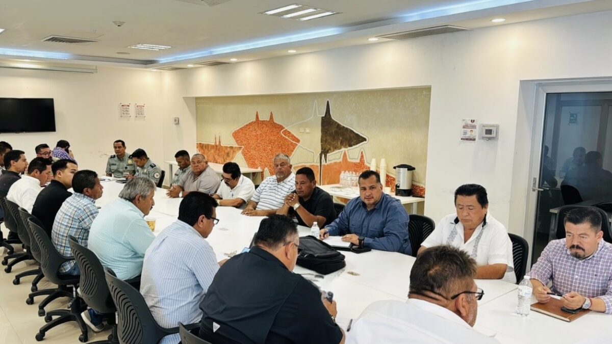 Mantiene Gobierno de BCS diálogo con transportistas turísticos de Los Cabos: Martín Salinas
