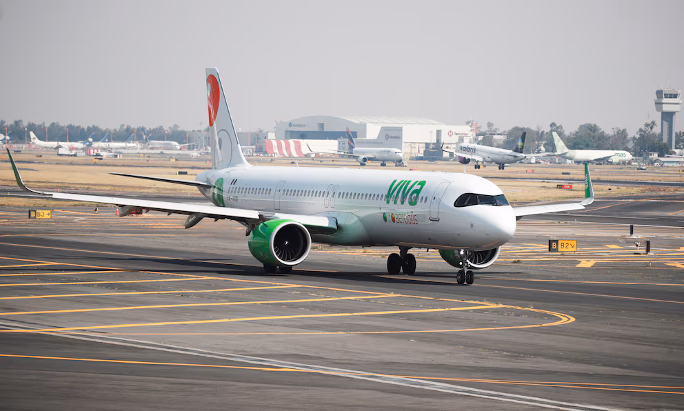 Controladores aéreos amenazan con huelga a menos de un mes del Mundial: qué pasaría con los vuelos en México