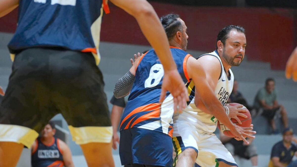 Participa alcalde Christian Agúndez en final de torneo de básquetbol burocrático.