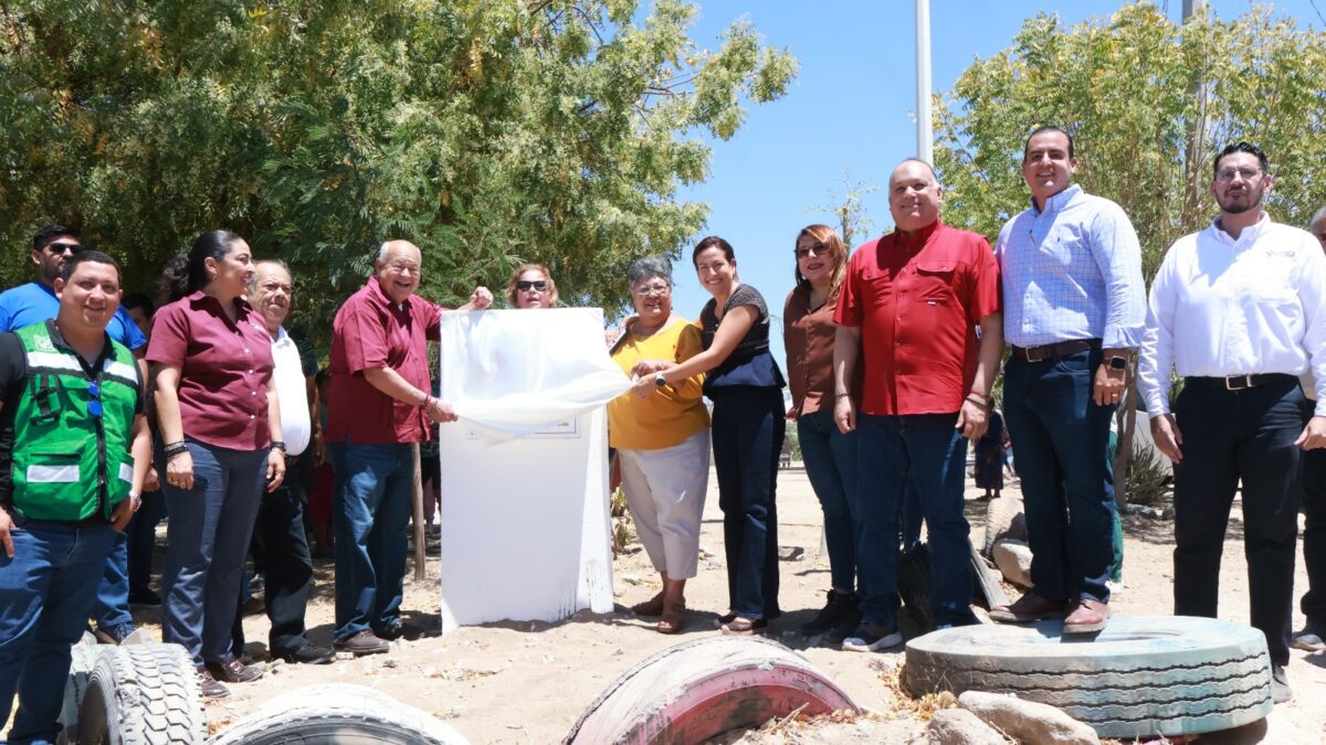 Más de mil familias del sur de La Paz se benefician con obras de alcantarillado: Víctor Castro