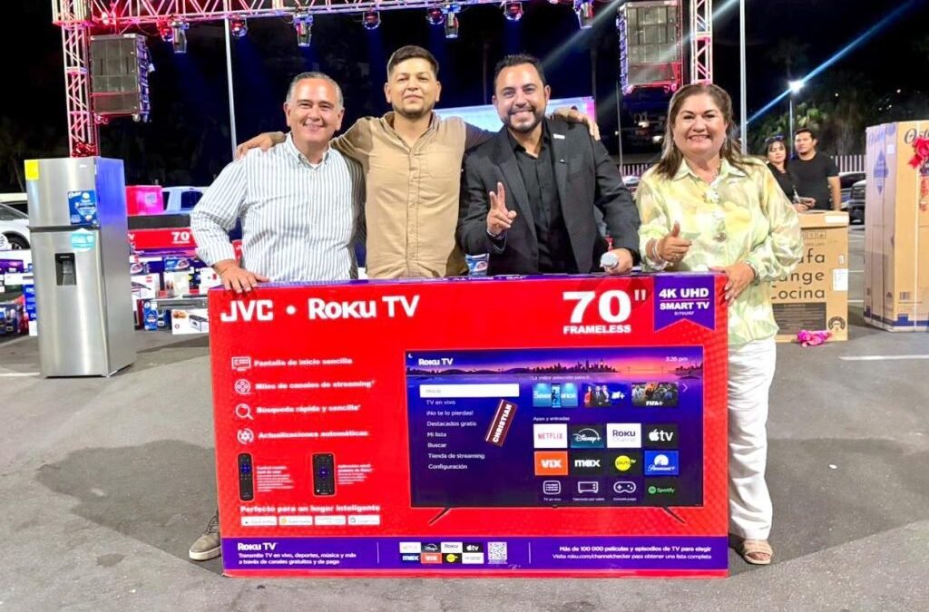 Festeja Christian Agúndez a maestras y maestros de Los Cabos; reconoce su compromiso por la educación.