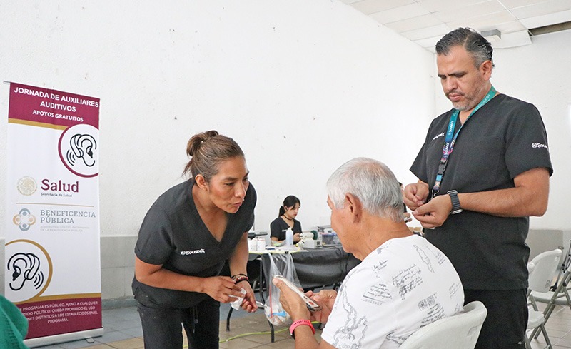 Entregan 600 auxiliares auditivos a beneficiarios del programa de salud en BCS