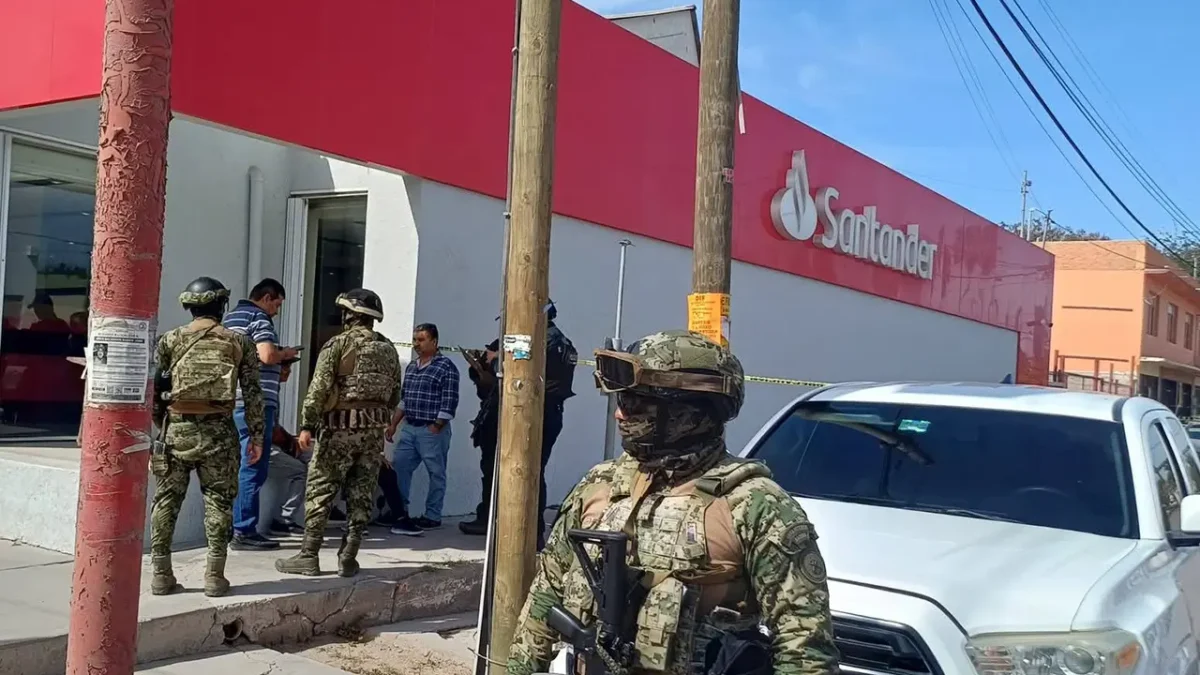 Asalto armado en banco de Ciudad Constitución; incendian auto al huir