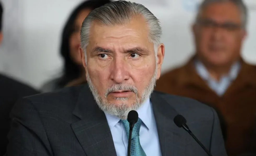 Adán Agusto López rechaza hablar sobre estatus de su visa estadunidense
