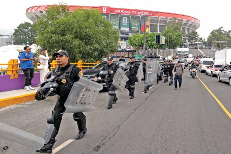 El Estadio Ciudad de México llega “con cables por fuera” y caos vecinal