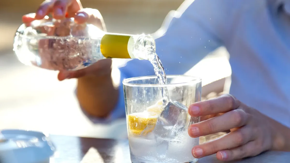 Agua mineral: Los mitos y verdades detrás de la bebida que divide opiniones