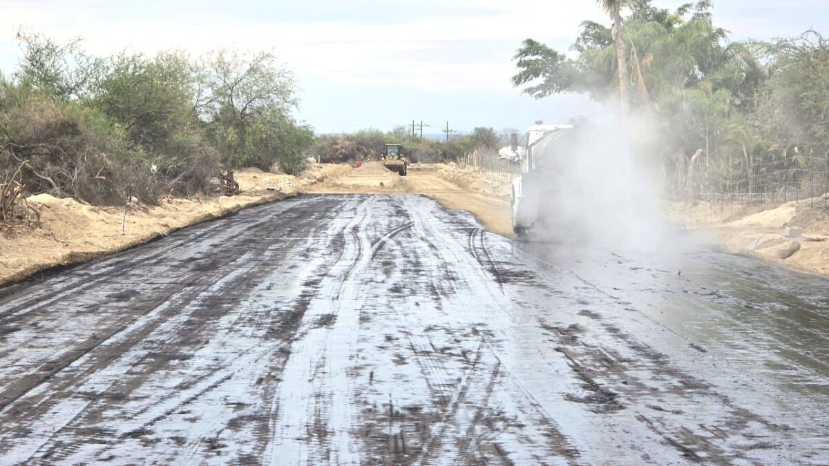 Registra avance del 45% la pavimentación del camino a El Ancón en Los Barriles