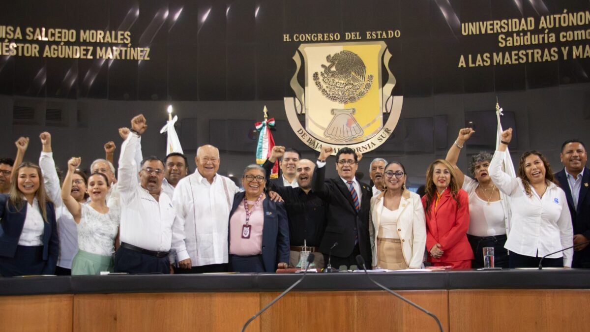 Reconoce Gobernador Víctor Castro trayectoria del CICIMAR en su 50 aniversario