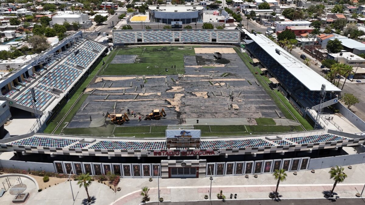 Supervisa Subsecretario de Administración avance de los trabajos en el estadio Guaycura