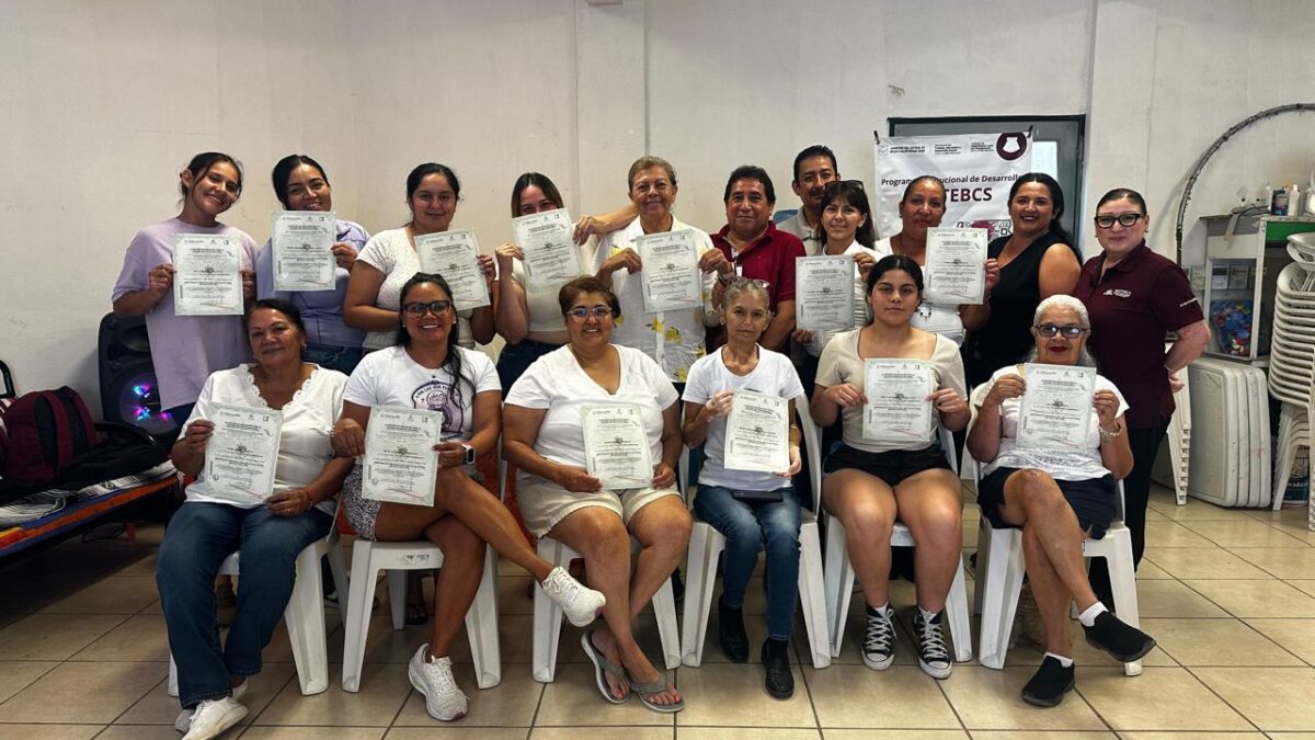 Concluye curso de mantenimiento de aires acondicionados para mujeres en Los Barriles