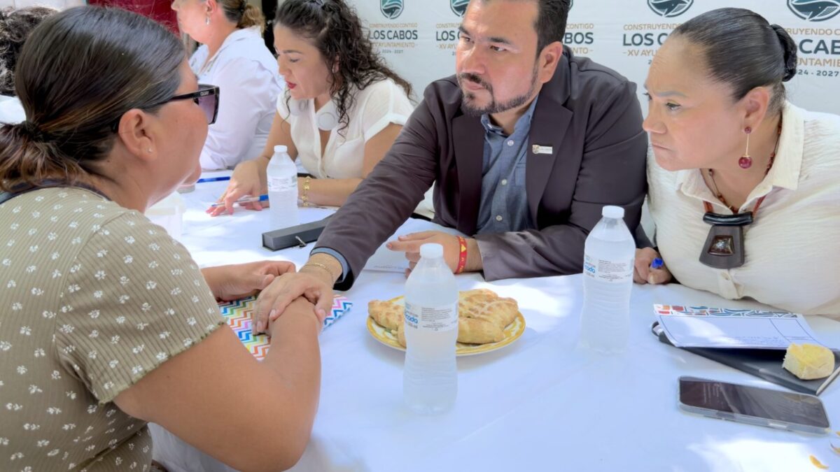 Atiende Ayuntamiento de Los Cabos solicitudes ciudadanas durante jornada de audiencias públicas.