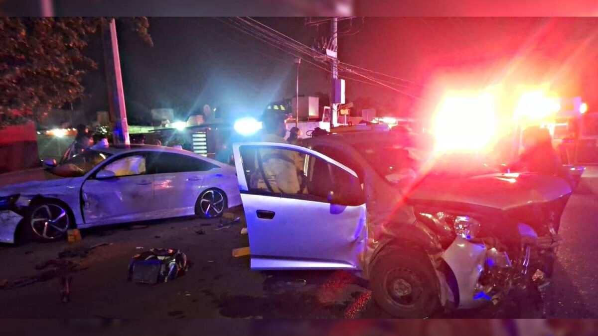 Fuerte choque múltiple en La Paz dejó a 3 lesionados, incluidos 2 menores de edad