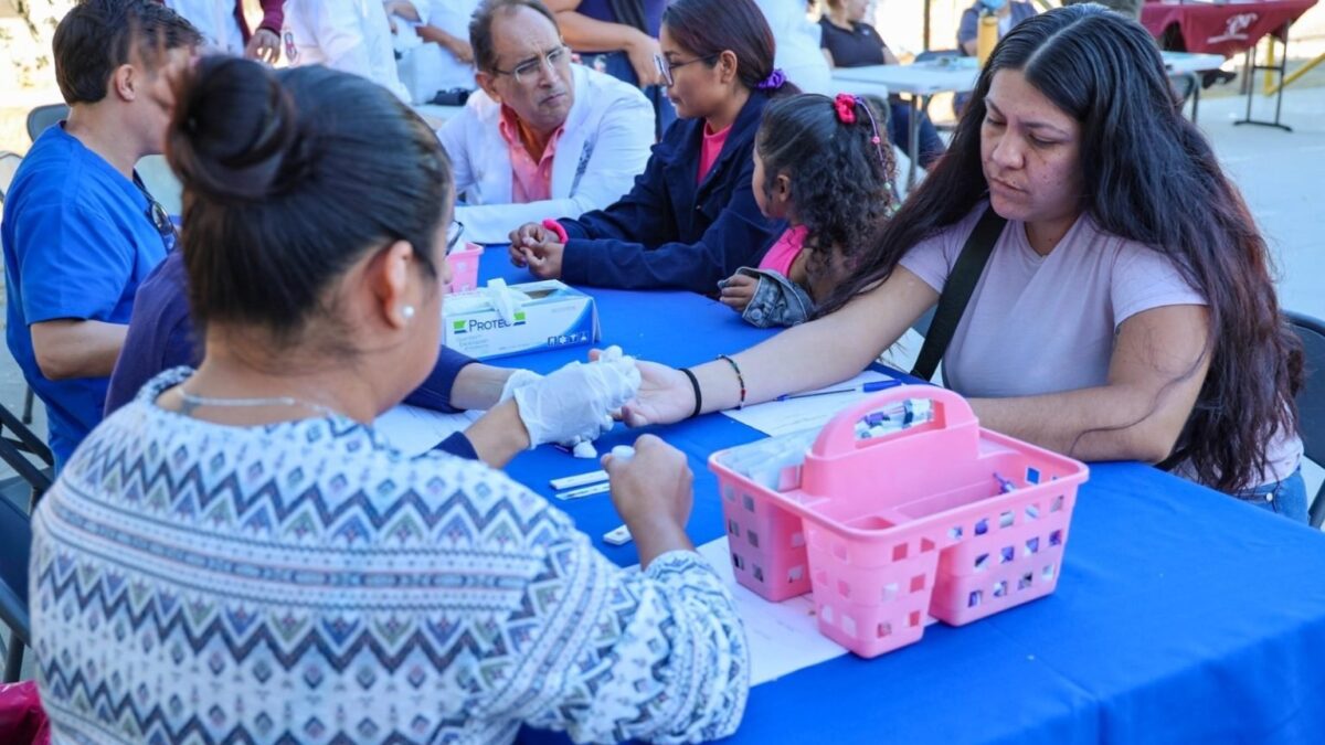 Entrega INJUVE apoyos a madres jóvenes en Cabo San Lucas